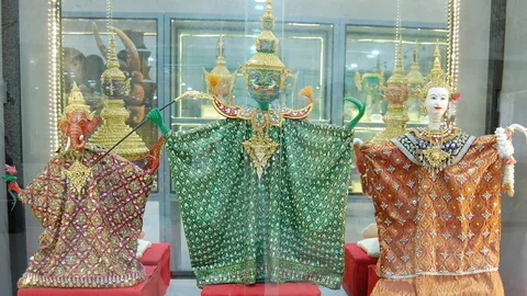 "หุ่นกระบอก.." นี้มีครู เคลือบแฝงพลังลี้ลับ