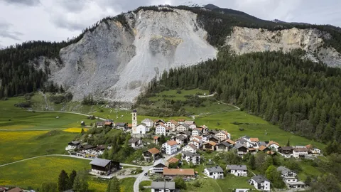 สวิตเซอร์แลนด์อพยพยกหมู่บ้าน หลังคำเตือนหินถล่ม