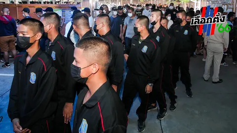 เลือกตั้ง 66 : เลือกตั้งช่วงเช้าคึกคัก วัยรุ่นแต่งสไปเดอร์แมนใช้สิทธิ ทหารต่อแถวล้น