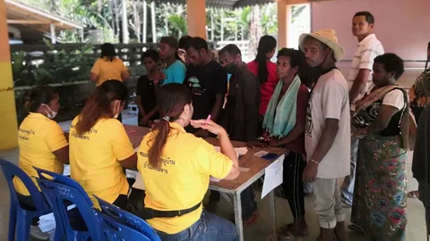 ชาวมันนิออกจากป่า ลงมาใช้สิทธิเลือกตั้งที่พัทลุง หวังแก้ปมที่อยู่-ที่ทำกิน (คลิป)