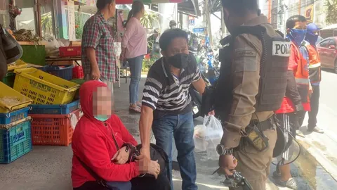 เมียหลวงแค้น พกปืนดักรอผัว เจอมาเลือกตั้งกับเมียน้อย ยิง แทงเจ็บ (คลิป) 