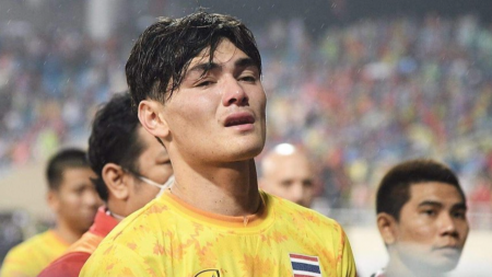 แบบนึ้ก็มีด้วย “สนาม” น้องใหม่พรีเมียร์ลีก 2023-24 ทางเข้าต้องเข้าผ่านกลางบ้านคน  (คลิป)