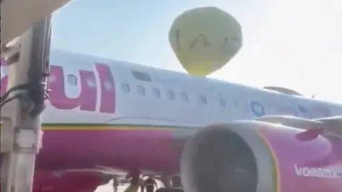 บอลลูนดอกไม้ไฟตกใส่เครื่องบินในสนามบินบราซิล จนท.เร่งดับไฟ (คลิป)