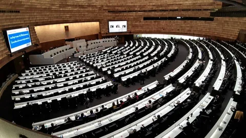 แฮชแท็ก #สวมีไว้ทำไม คนวิจารณ์ หลัง ส.ว. บางคนแสดงจุดยืน ไม่โหวต "พิธา" นายกฯ