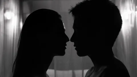 เช็กอาการ "โรคโมโนนิวคลิโอซิส" ติดต่อผ่านการจูบ สัมผัสนํ้าลาย