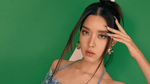 "โม-มนชนก" เสิร์ฟบทบาทใหม่ในละครดาร์กคอมเมดี้เรื่อง "วงศาคณาญาติ"