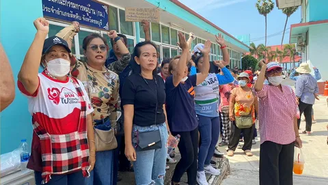 ประท้วงย้ายหีบบัตร หลังมีบัตรเขย่งหลายใบ (คลิป)