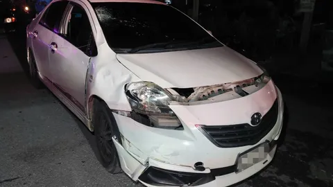 สลด หนุ่มข้ามถนน เก๋งพุ่งชนดับสนิท คนขับเผยเห็นกระชั้นชิด-เบรกไม่ทัน