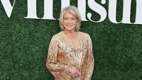 "มาร์ธา สจ๊วต" อวดหุ่นบนปกนิตยสาร ขึ้นแท่นนางแบบอายุมากสุด