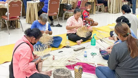 ทต.เทพนคร จัดฝึกอาชีพผู้สูงอายุ ทำงานจักสานจากไม้ไผ่มุ่งเพิ่มรายได้ในครัวเรือน