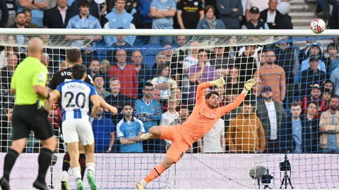 ยิงสวยจนต้องยอม "แฟนแมนฯ ซิตี้" ปรบมือให้ "ไบรจ์ตัน" ก่อนลูกตีเสมอจะเข้าประตู (คลิป)