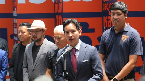 "พิธา" เชื่อใจ เพื่อไทย ไม่ถอนตัว ชี้ ทางออก "ประธานสภา" โยนให้ทีมเจรจา (คลิป)