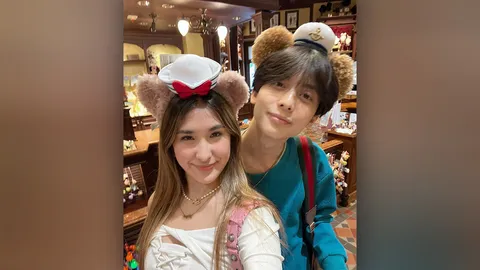 ชาวเน็ตคอมเมนต์สนั่น หลังเห็นภาพคู่ของ อชิ-มิย่า ระวังโดนพ่อดุ