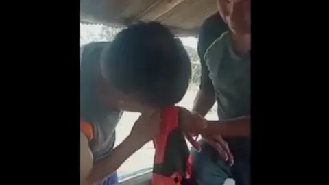 นาทีชีวิต CPR ปั๊มหัวใจ ช่วยลูกหมูเพิ่งคลอด กลับมามีชีวิตอีกครั้ง (คลิป)