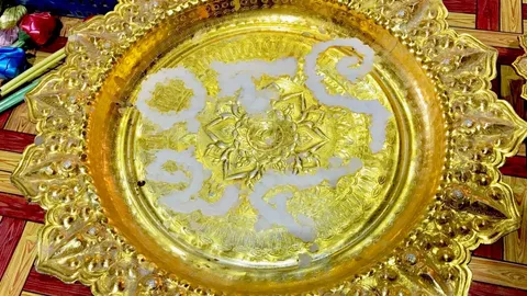 คอหวยแห่ส่องอ่างน้ำมนต์ วัดหลวงพ่อปากแดง ไม่พลาด "เลขเด็ดงวดนี้" ลุ้นโชค