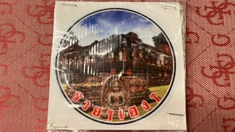 "ส่วยหวยโผล่กำแพงฯ" แฉมีสติกเกอร์ติดแผง ขายเกินราคาไม่ถูกจับ