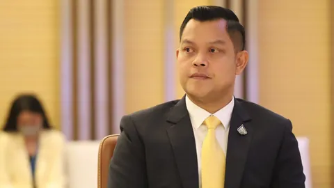 "ธนกร" บอก "พิธา" ควรพูดตรงไปตรงมา แนะ ดู "ประยุทธ์" เป็นตัวอย่าง (คลิป)