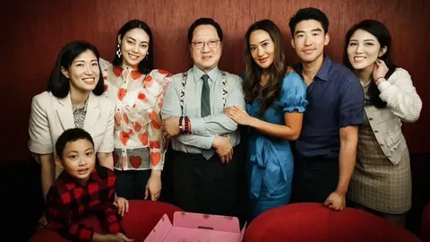 ตั๊ก บงกช ร่วมฉลองวันเกิด เจ้าสัวบุญชัย แชะภาพครอบครัวสุดอบอุ่น