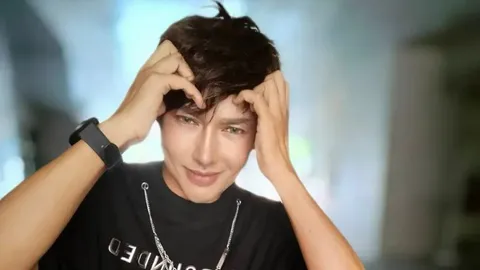 ส่องภาพล่าสุด อดีตดีเจชื่อดัง ลุคใหม่เท่สายฝอ คนชมหล่อจนจำแทบไม่ได้ 