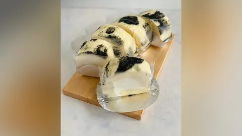 พลิกวิกฤติเป็นโอกาส สาวทำเค้ก "ลายวัว" พลาด แต่ได้สูตรใหม่เป็นเค้ก "ลายเชื้อรา"