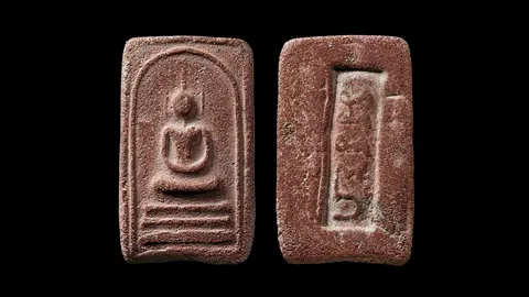 พระสมเด็จอรหัง พิมพ์สังฆาฏิ ชั้นครูสร้างในสมัยสมเด็จพระเจ้าอยู่หัวบรมโกศ