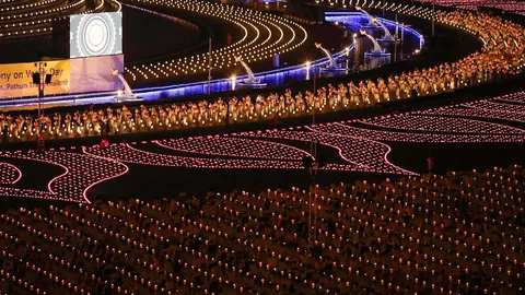 จุดประทีปแสนดวง เนื่องในวันวิสาขบูชา 2566