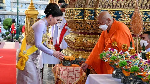 พระราชินี รับการถวายพระพร