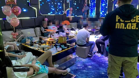 ศาลไม่ให้ประกันตัว ผจก. "ไดมอนด์ เคทีวี" นอนคุก พร้อมนักท่องเที่ยวจีน