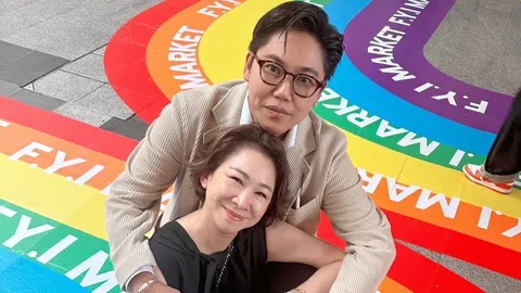 “รุ้งรักแม่”