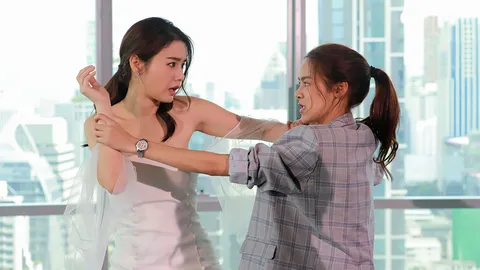 “พีพี” สลัดลุคหวาน ถอดรองเท้าตบ “เบสท์” ในละคร “รักสุดใจ ยัยตัวแสบ”