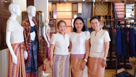 เพื่อไทย บุกถิ่นผลิตชุดไทย ที่ “ลิซ่า” ใส่ไปอยุธยา หนุนต่อยอด ผ้าทออีสาน