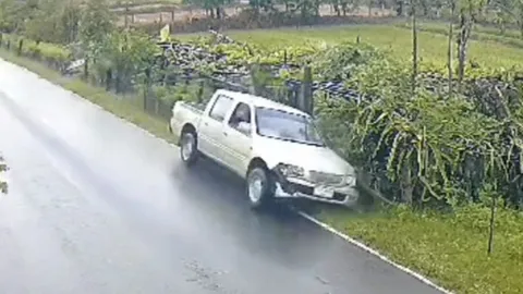 วงจรปิดจับนาทีกระบะตีนผี ชน จยย.หนูน้อยตาย 2 ศพ ก่อนหนีไปนั่งกินเหล้าต่อที่บ้าน