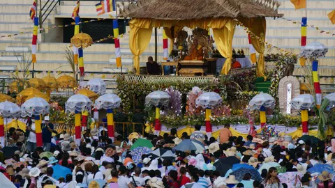 ครูบาบุญชุ่มเมตตาแสดงธรรมกลางเมืองเชียงใหม่ ช่วยหาทุนสร้างศูนย์ไตเทียม (คลิป)