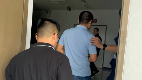 "มอบตัวอีก 2" แก๊งจีนหลอกค้าวัตถุมงคล ยังไม่ยอมปริปาก ญาติรอยื่นประกัน