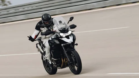 อย่างอึด TRIUMPH TIGER 1200 GT EXPLORER ทำลายสถิติ Guinness World Records 