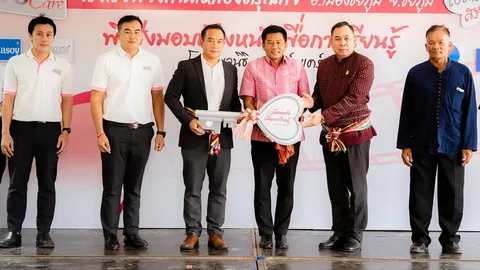 "วรศิษย์ พุฒจีบ" รับมอบห้องหนังเพื่อการเรียนรู้พร้อมอุปกรณ์การกีฬาจากมูลนิธิเมเจอร์ แคร์