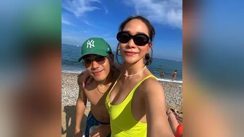 สเปนหวานมาก โต้ง-พลอย อวดชอตเด็ดนอนอาบแดดริมหาด อดโฟกัสไม่ได้จริงๆ