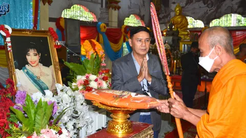 "ไกรสร-ลูกเพชร" ทำบุญให้ "พุ่มพวง" จากไปครบ 31 ปี ล้วงไหโชว์ "เลขเด็ด" 16/6/66