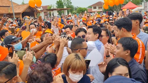  พิธา ขอบคุณคนลำปาง ด้อมส้มรอรับแน่นวัดพระธาตุลำปางหลวง (คลิป)