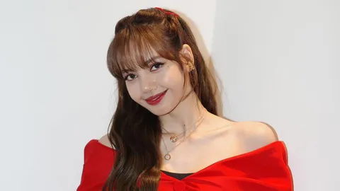 “ดัง” แล้ว “แบ่งปัน” ในสไตล์ “น้องลิซ่า”