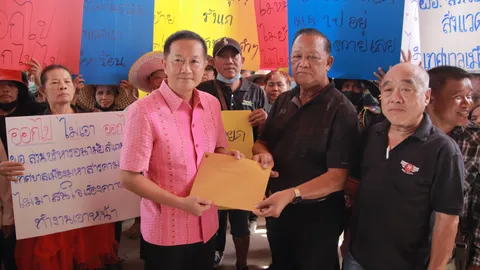 ชาวตลาดเทศบาลฯ เมืองมหาสารคาม แห่โลงไล่นายกเทศมนตรีฯ คัดค้านรื้อตลาดทำใหม่