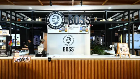 ไม่อยากเป็นกาแฟแค่บนเชลฟ์ ‘BOSS Coffee’ เปิดคาเฟ่ มินิมอล สร้างกลิ่นอายเหมือนจิบกาแฟที่ญี่ปุ่น