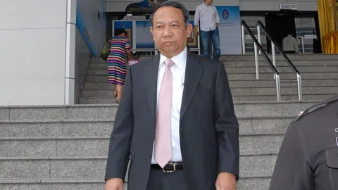 ศาลอาญา เลื่อนฟังคำพิพากษา "ธาริต" นัดไต่สวนแพทย์ ออกใบรับรองโรคบ้านหมุน