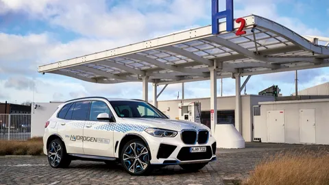 BMW iX5 Hydrogen รถยนต์เซลล์เชื้อเพลิงไฮโดรเจนกับเทคนิคคอมเพรสเซอร์ไฟฟ้าแบบใหม่ล่าสุดของ Garrett