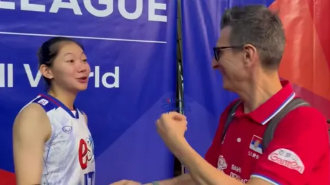 เฉลยแล้ว "โค้ชเซอร์เบีย" คุยอะไรกับ "ชัชชุอร" หลังดวลกันในเนชันส์ลีก 2023