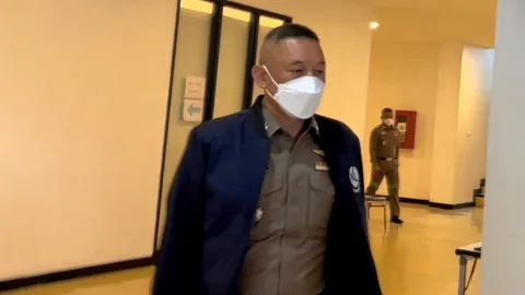 อดีต ผบก.ชลบุรีโผล่แล้ว โดนแจ้ง 3 ข้อหาหนักรีด 140 ล้าน ปัดวลี "เป้รักผู้การ..." (คลิป)