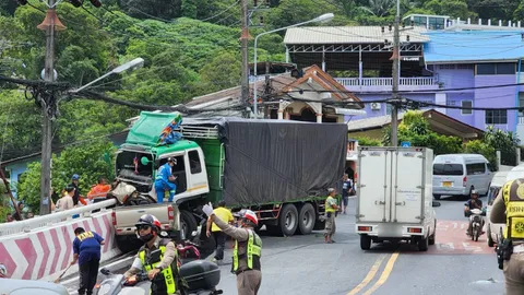 สิบล้อเบรกแตก พุ่งชนรถกระบะ ทางลงเขาป่าตอง ดับ 2 ศพ โชเฟอร์ไหล่หลุด (คลิป)