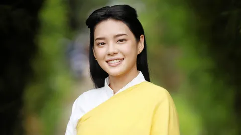 "เฌอปราง BNK48" สลัดภาพไอดอลสวมมาดกวีหญิง ประกบ "โทนี่ รากแก่น" ใน "บุษบาลุยไฟ"