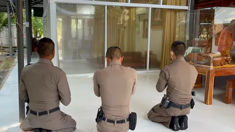 เตรียมสรงน้ำสรีรสังขาร หลวงปู่แสง สั่งสร้างเมรุล่วงหน้าก่อนมรณภาพ