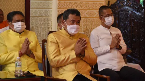 ปลัด มท.เป็นประธานพิธีทอดผ้าป่าสามัคคี มูลนิธิภูมิพโลภิกขุ